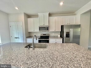 9576 Nature Trl in Montgomery Village, MD - Building Photo - Building Photo