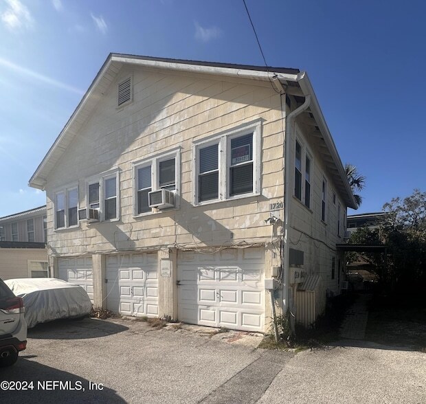 1720 First St, Unit 4 in Neptune Beach, FL - Building Photo