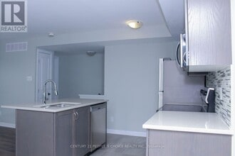 305 Eldorado Private in Ottawa, ON - Building Photo - Building Photo