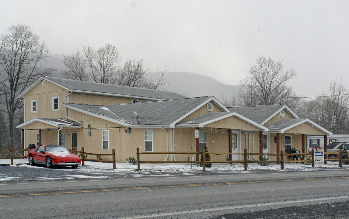 1344 Old US 220 Hwy in East Freedom, PA - Building Photo