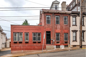 375 1/2 Main Street in Pittsburgh, PA - Foto de edificio - Building Photo