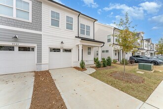 9529 Munsing Dr in Charlotte, NC - Foto de edificio - Building Photo