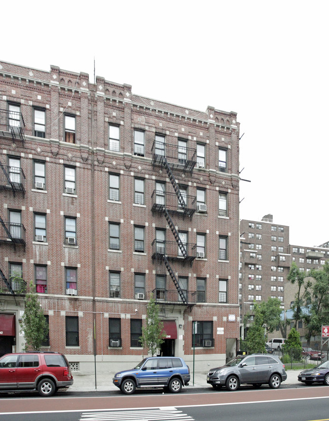 2249 Webster Ave in Bronx, NY - Foto de edificio - Building Photo