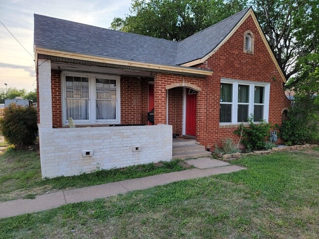 property at 2806 Holliday Rd