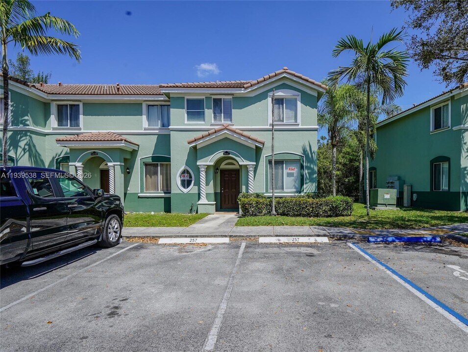 1441 SE 24th Ct in Homestead, FL - Building Photo