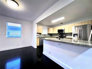 200 SW 2nd Ave in Hallandale Beach, FL - Building Photo - Building Photo