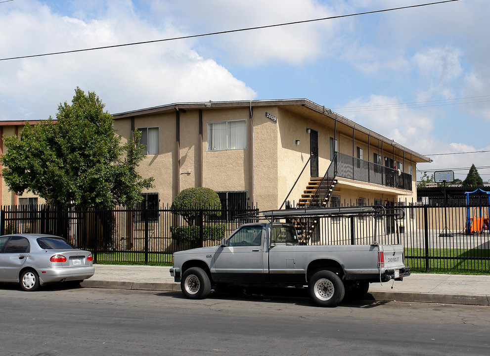 2009 Myrtle St in Santa Ana, CA - Foto de edificio