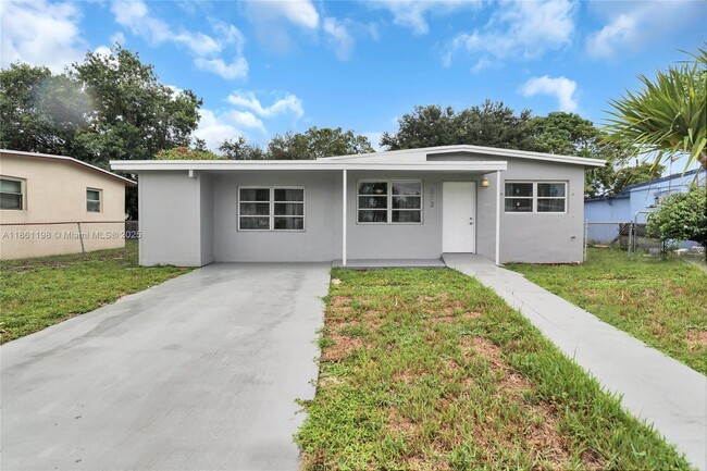 272 NW 30th Terrace in Fort Lauderdale, FL - Building Photo - Building Photo