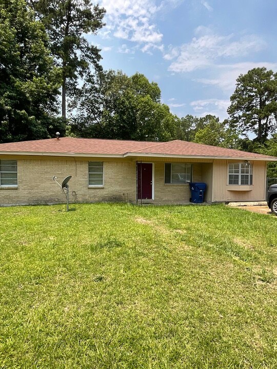 317 Hickory St in New Llano, LA - Building Photo