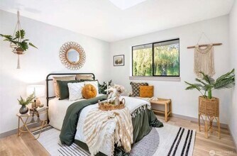 2411 Cedar Rd in Lake Stevens, WA - Foto de edificio - Building Photo