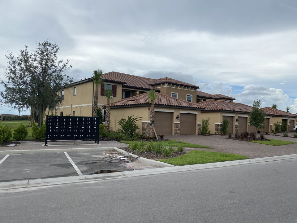 13823 Messina Loop, Unit Esplanade Condo in Bradenton, FL - Foto de edificio