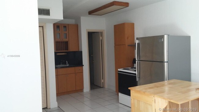 1650 S Le Jeune Rd-Unit -401 in Miami, FL - Building Photo - Building Photo