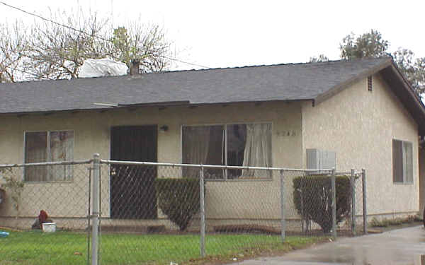 9248 Olive St in Fontana, CA - Foto de edificio - Building Photo