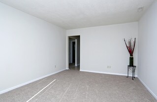 Lauradale in Jacksonville, NC - Building Photo