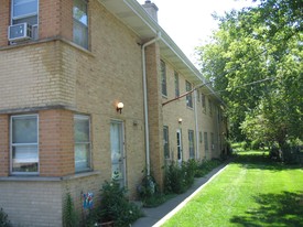 241-245 W Terra Cotta Ave in Crystal Lake, IL - Foto de edificio - Building Photo