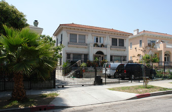 823 S Mariposa Ave in Los Angeles, CA - Building Photo - Building Photo