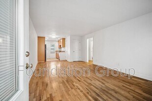 118 12th Ave E in Seattle, WA - Building Photo