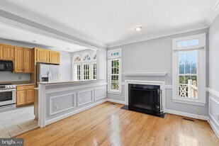 6323 Barcroft Mews Dr in Falls Church, VA - Building Photo