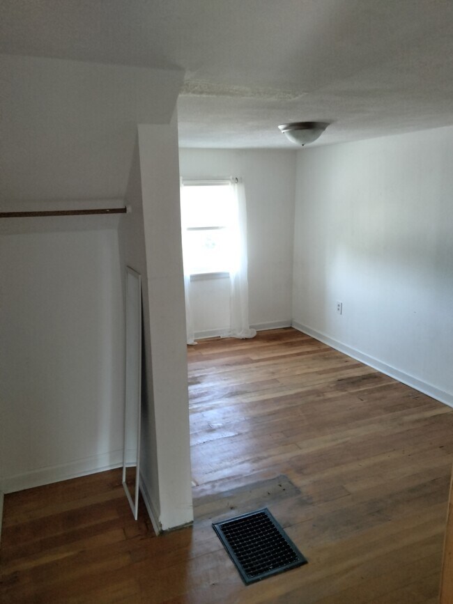 7339 Manns Dr in Fairlawn, VA - Building Photo - Building Photo