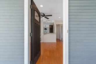 708 Tularosa Dr in Silver Lake, CA - Building Photo - Building Photo