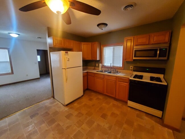 506 N Kilbourn Ave in Tomah, WI - Foto de edificio - Building Photo