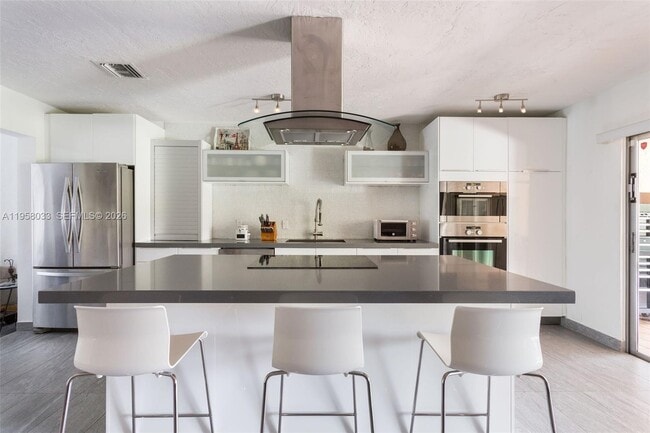 8514 SW 103rd Ave in Miami, FL - Building Photo - Building Photo