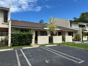 10830 SW 72nd St in Miami, FL - Building Photo - Building Photo