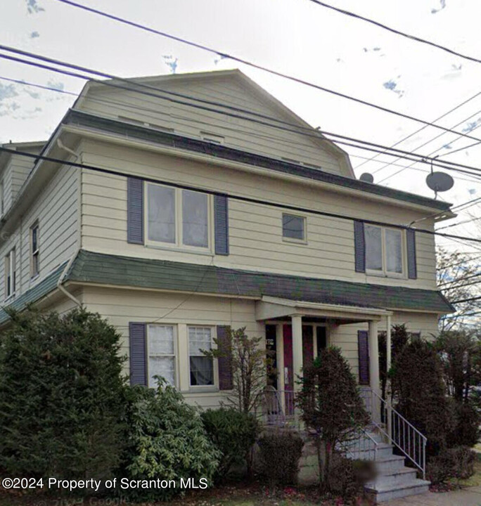 109 N Thomas Ave in Kingston, PA - Building Photo