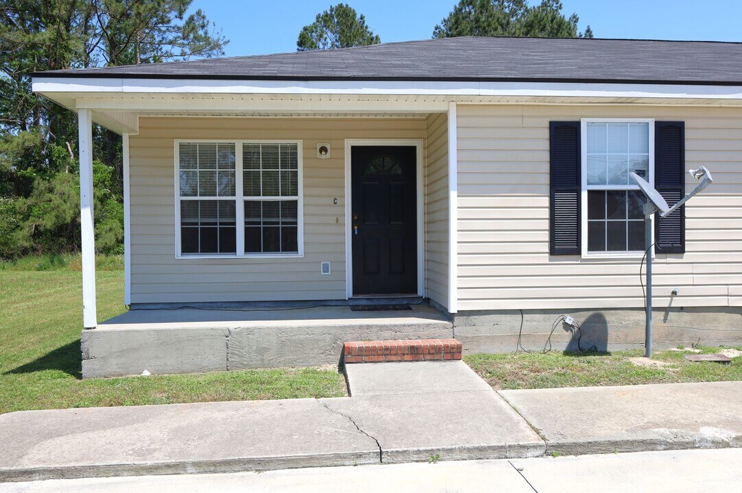 6104 Vinnie Dr in Valdosta, GA - Building Photo