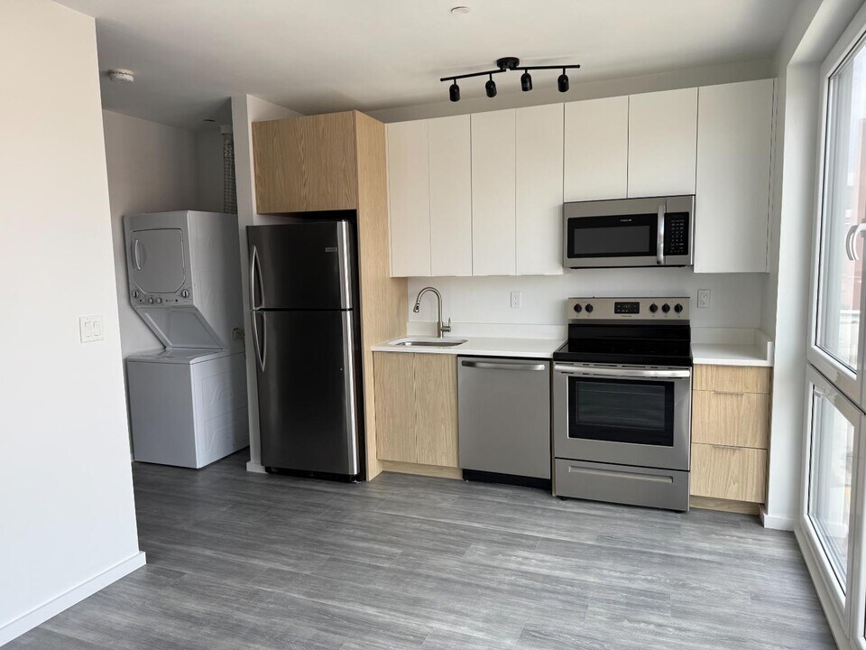 160 Middlesex St in Lowell, MA - Building Photo