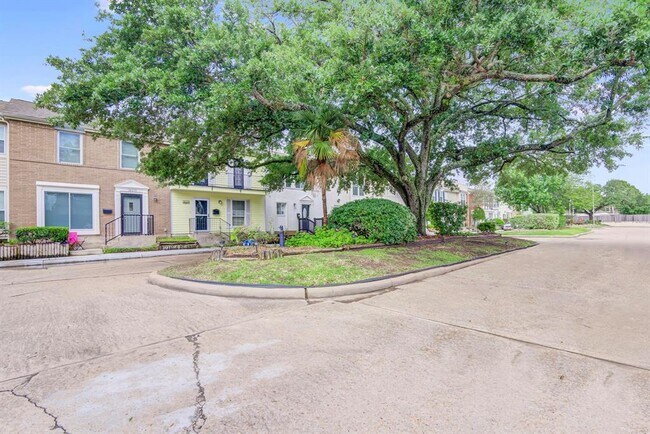 18218 Heritage Ln photo'