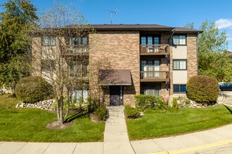 Woodcreek in Huntley, IL - Foto de edificio - Building Photo