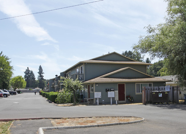 Greenfield Apartments in Milwaukie, OR - Building Photo - Building Photo