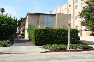 14270 Dickens St in Sherman Oaks, CA - Building Photo - Building Photo