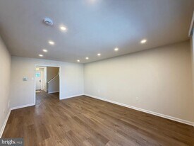 203 Jonathan Dr in North Wales, PA - Building Photo