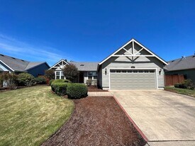 831 Greenwich Ave in Eugene, OR - Building Photo