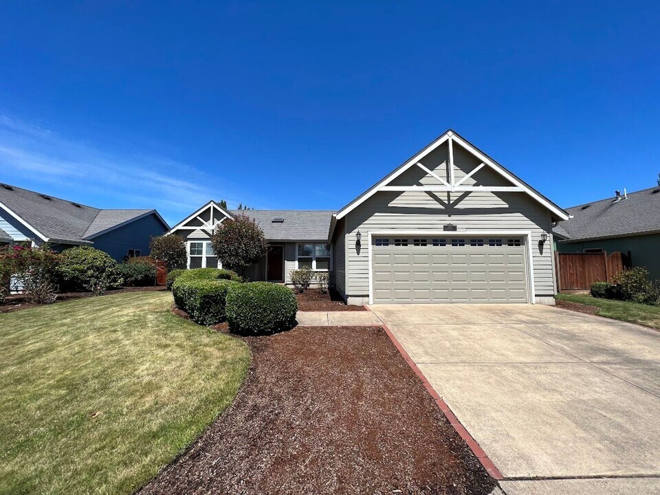 831 Greenwich Ave in Eugene, OR - Building Photo