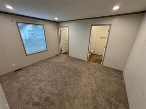 36 Grant St in West Branch, IA - Building Photo - Building Photo