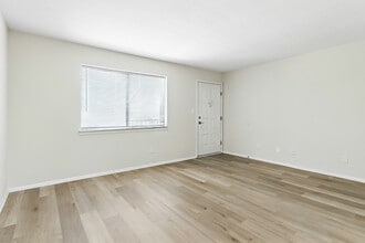 Boulder Creek Apartments in Jeffersontown, KY - Building Photo - Building Photo