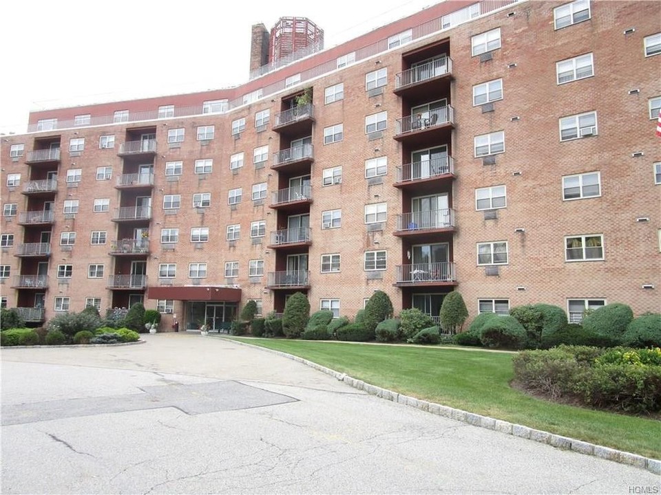 Peekskill Towers in Peekskill, NY - Building Photo