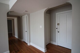 2425 N Tripp Ave in Chicago, IL - Building Photo - Building Photo
