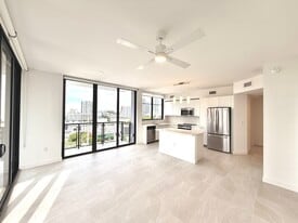 1910 NW 1st Pl, Unit B20 in Miami, FL - Building Photo