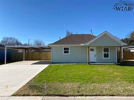 1014 Bishop Rd in Burkburnett, TX - Building Photo