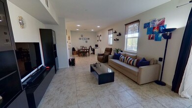 430 Silk Tree in Irvine, CA - Building Photo - Building Photo