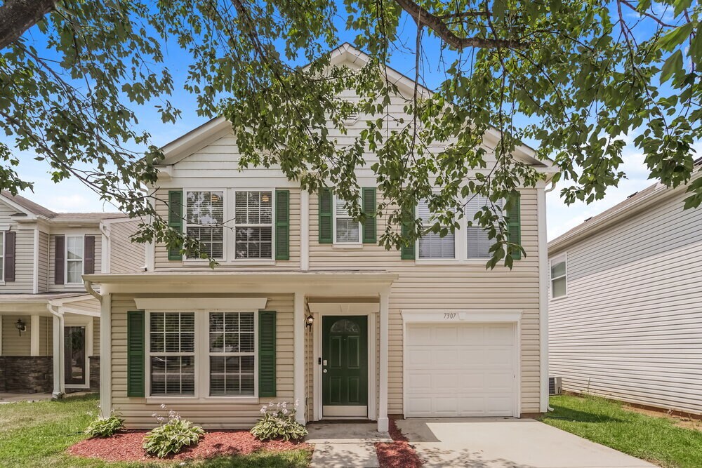 7307 Mitzi Deborah Dr in Charlotte, NC - Foto de edificio
