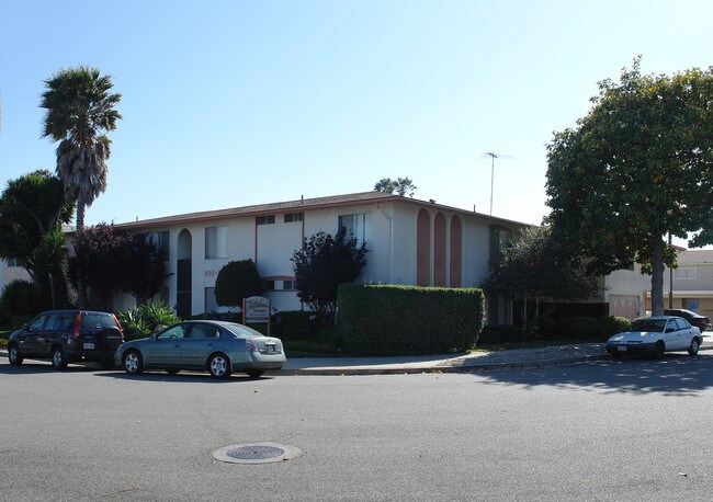 The Porterhaus Apartments in Ventura, CA - Building Photo - Building Photo