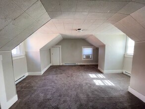 216 N McKinley Ave in Muncie, IN - Foto de edificio - Building Photo