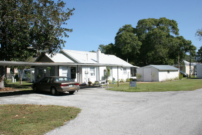 730 14th St NW in Largo, FL - Foto de edificio - Building Photo