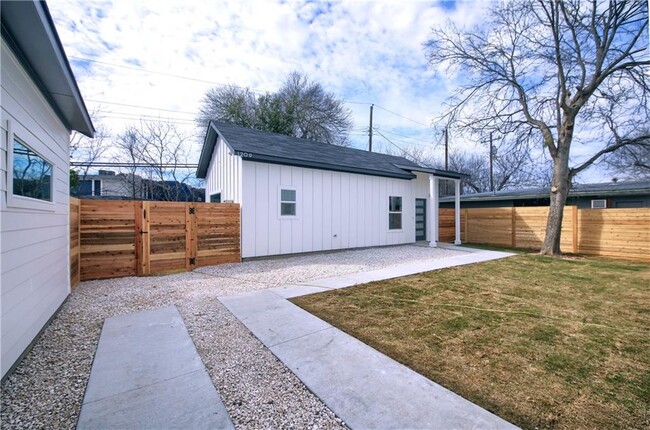 property at 1209 E St Johns Ave