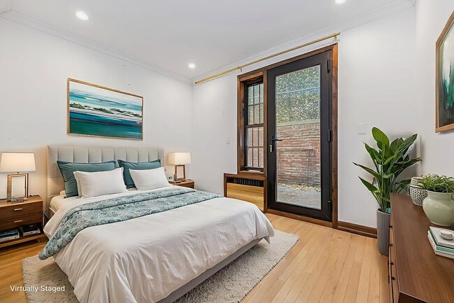 121 E 37th St in New York, NY - Building Photo - Building Photo